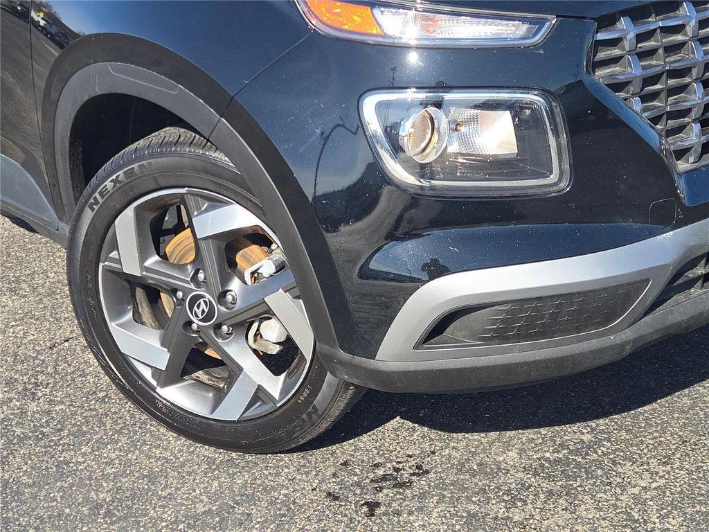 used 2025 Hyundai Venue car, priced at $20,555