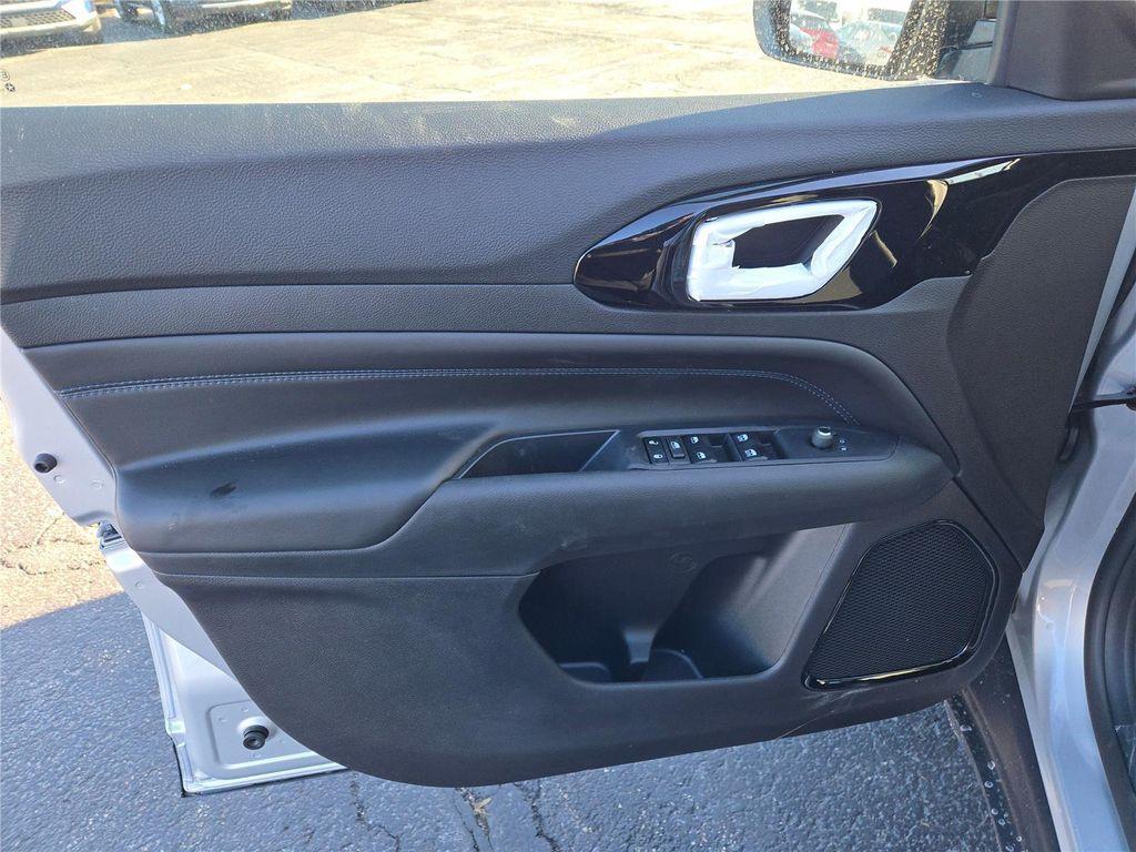 new 2026 Jeep Compass car, priced at $27,080