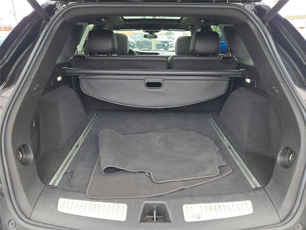 used 2023 Cadillac XT5 car, priced at $25,000