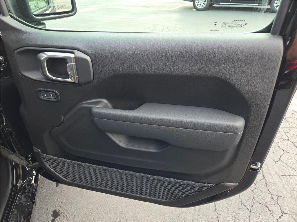 new 2025 Jeep Wrangler car, priced at $43,045