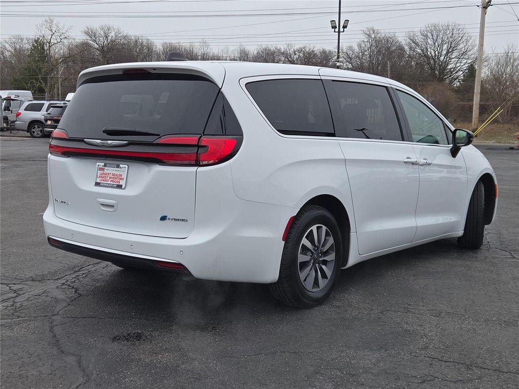 used 2024 Chrysler Pacifica Hybrid car, priced at $29,150