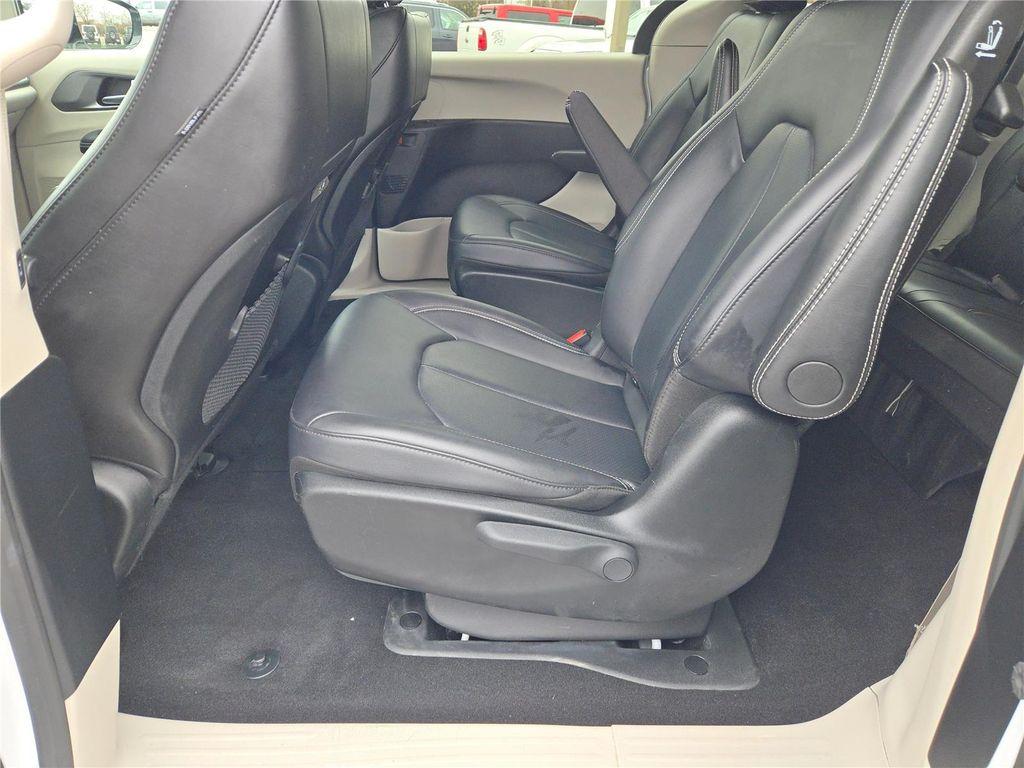 used 2024 Chrysler Pacifica Hybrid car, priced at $29,150