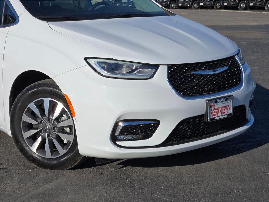 used 2023 Chrysler Pacifica Hybrid car, priced at $38,979