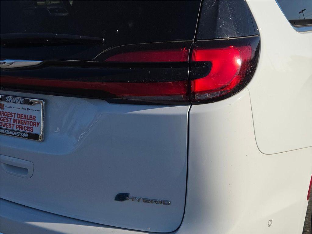 used 2023 Chrysler Pacifica Hybrid car, priced at $38,979