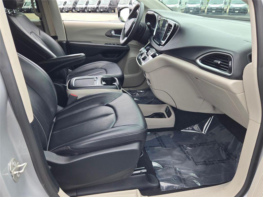 used 2024 Chrysler Pacifica car, priced at $25,500