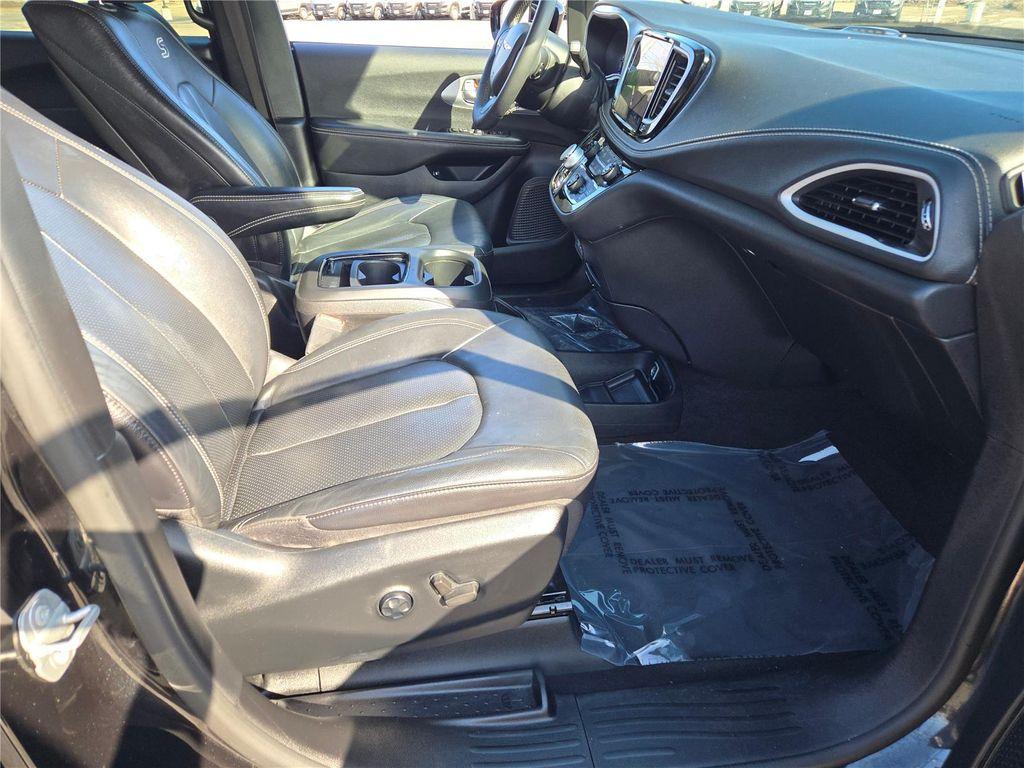 used 2022 Chrysler Pacifica Hybrid car, priced at $25,568