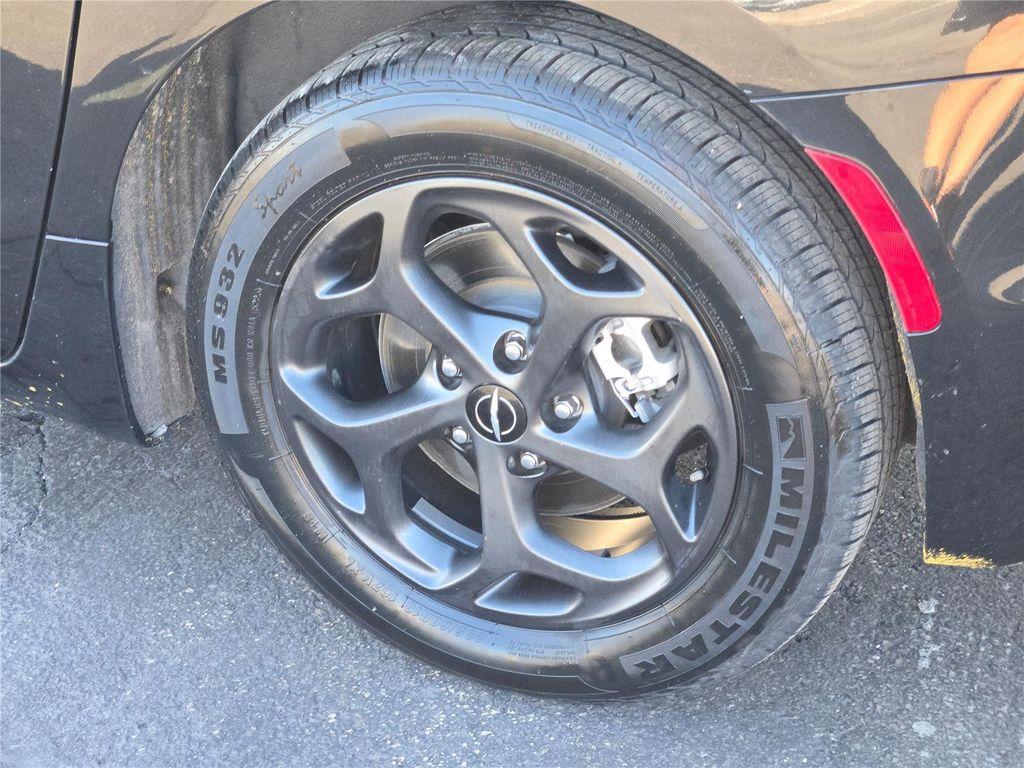 used 2022 Chrysler Pacifica Hybrid car, priced at $25,568