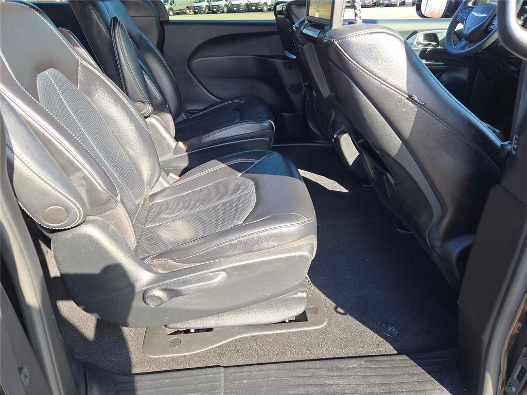 used 2022 Chrysler Pacifica Hybrid car, priced at $25,568