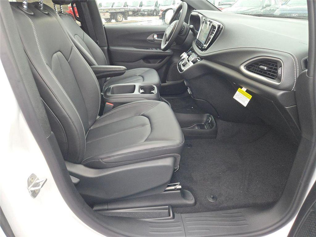 new 2026 Chrysler Pacifica car, priced at $37,440