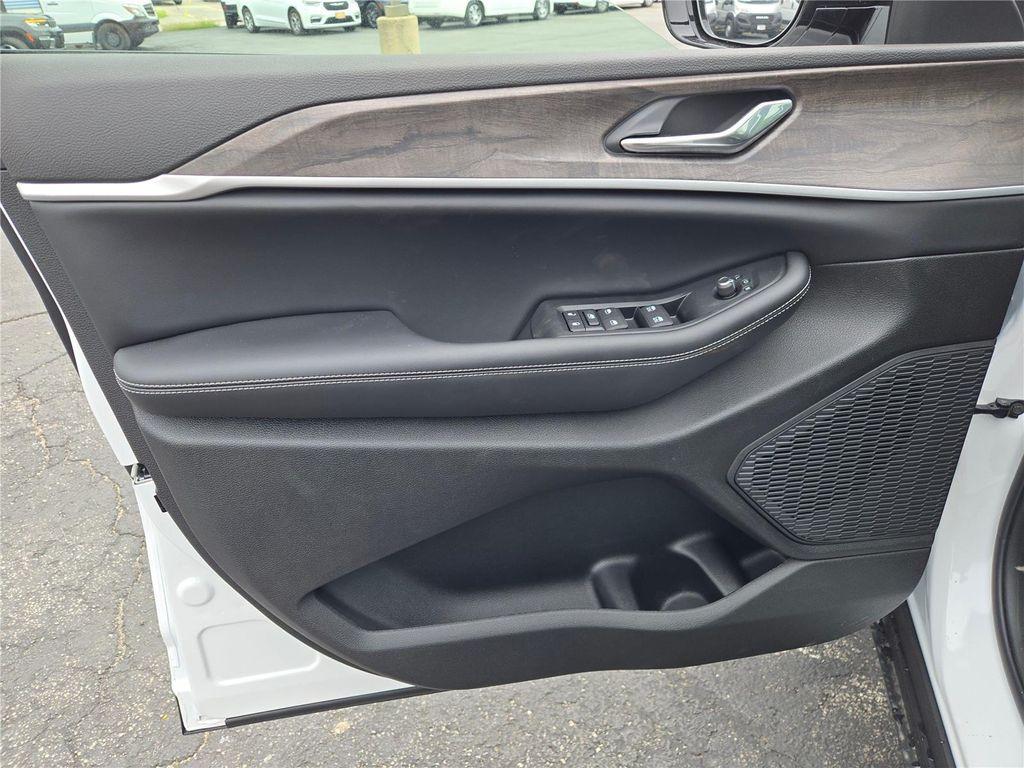 new 2026 Jeep Grand Cherokee car, priced at $38,850