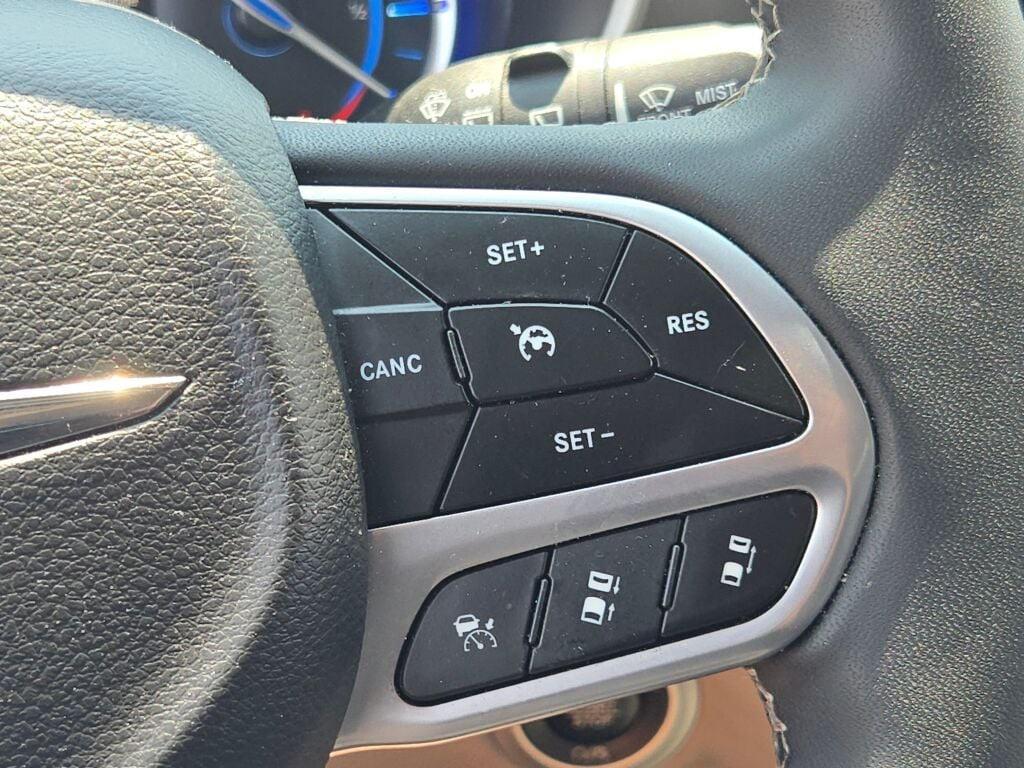 2023 Brilliant Black Crystal Pearlcoat Chrysler Pacifica Hybrid