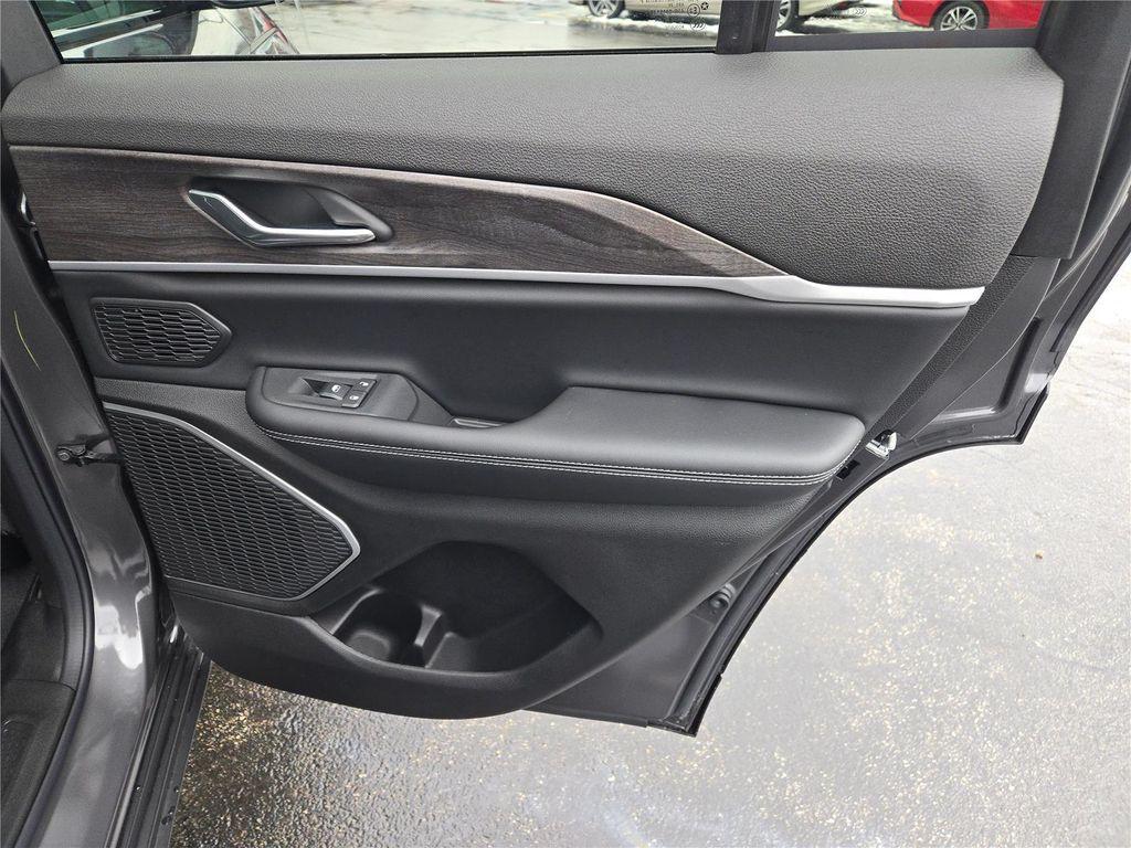 new 2026 Jeep Grand Cherokee car, priced at $46,580