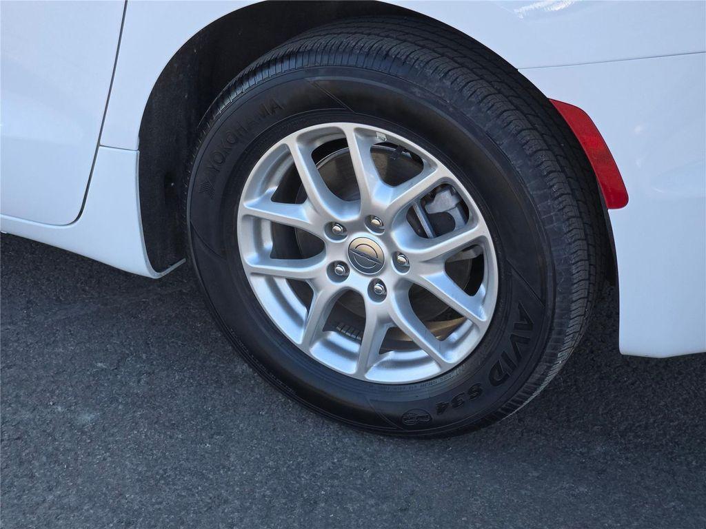 used 2025 Chrysler Pacifica car, priced at $30,759