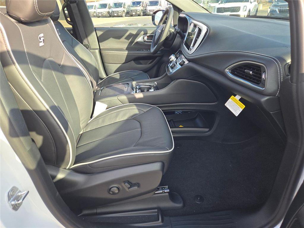 new 2026 Chrysler Pacifica car, priced at $49,235