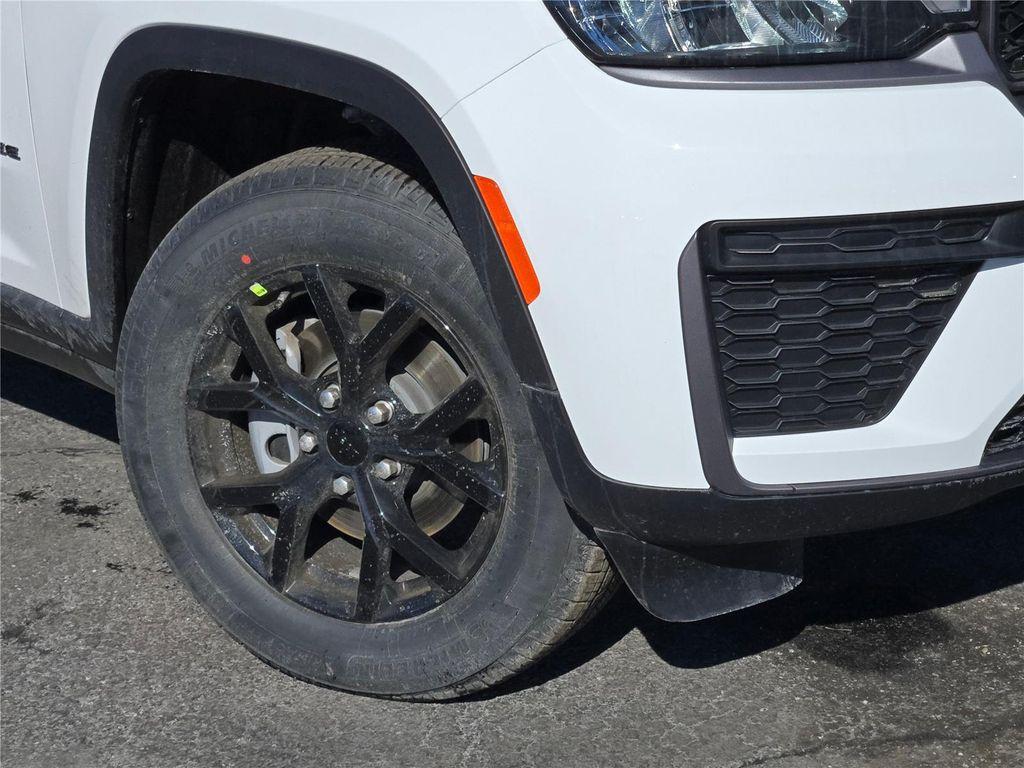 new 2026 Jeep Grand Cherokee car, priced at $38,430