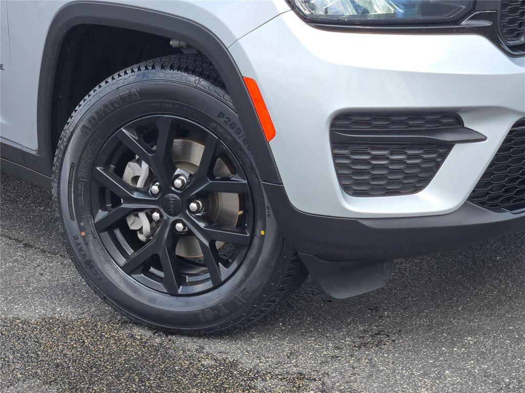 used 2024 Jeep Grand Cherokee car, priced at $25,400
