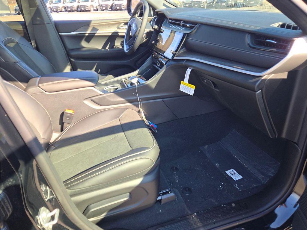 new 2026 Jeep Grand Cherokee car, priced at $46,045