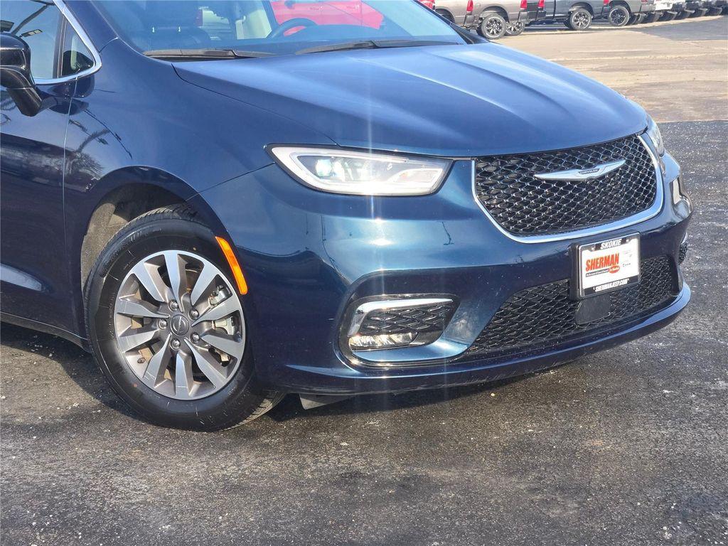 used 2024 Chrysler Pacifica Hybrid car, priced at $29,480