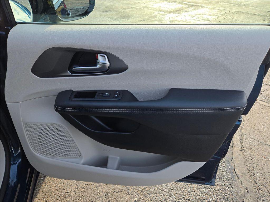 used 2024 Chrysler Pacifica Hybrid car, priced at $29,480