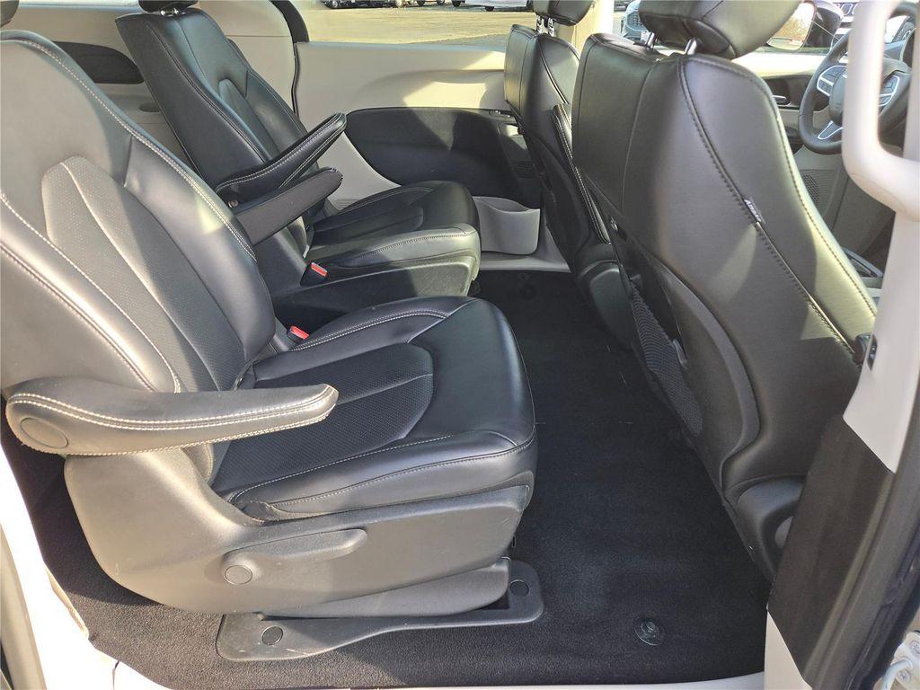 used 2024 Chrysler Pacifica Hybrid car, priced at $29,480