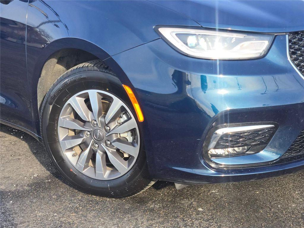 used 2024 Chrysler Pacifica Hybrid car, priced at $29,480