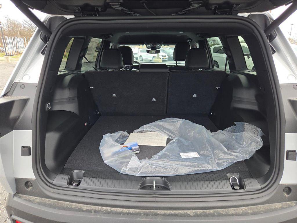 new 2026 Jeep Cherokee car, priced at $38,890