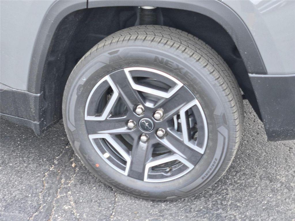 new 2026 Jeep Cherokee car, priced at $40,685
