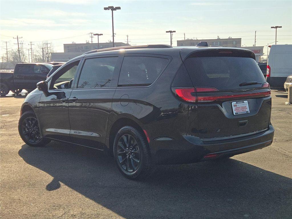 used 2021 Chrysler Pacifica car, priced at $27,681