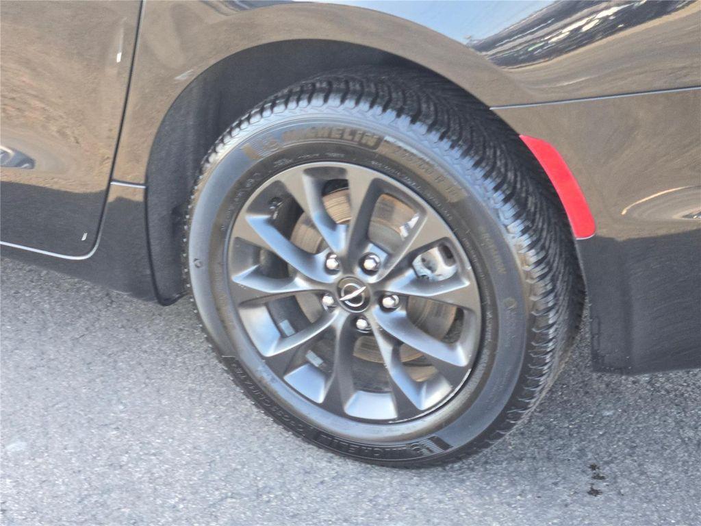 used 2021 Chrysler Pacifica car, priced at $27,681