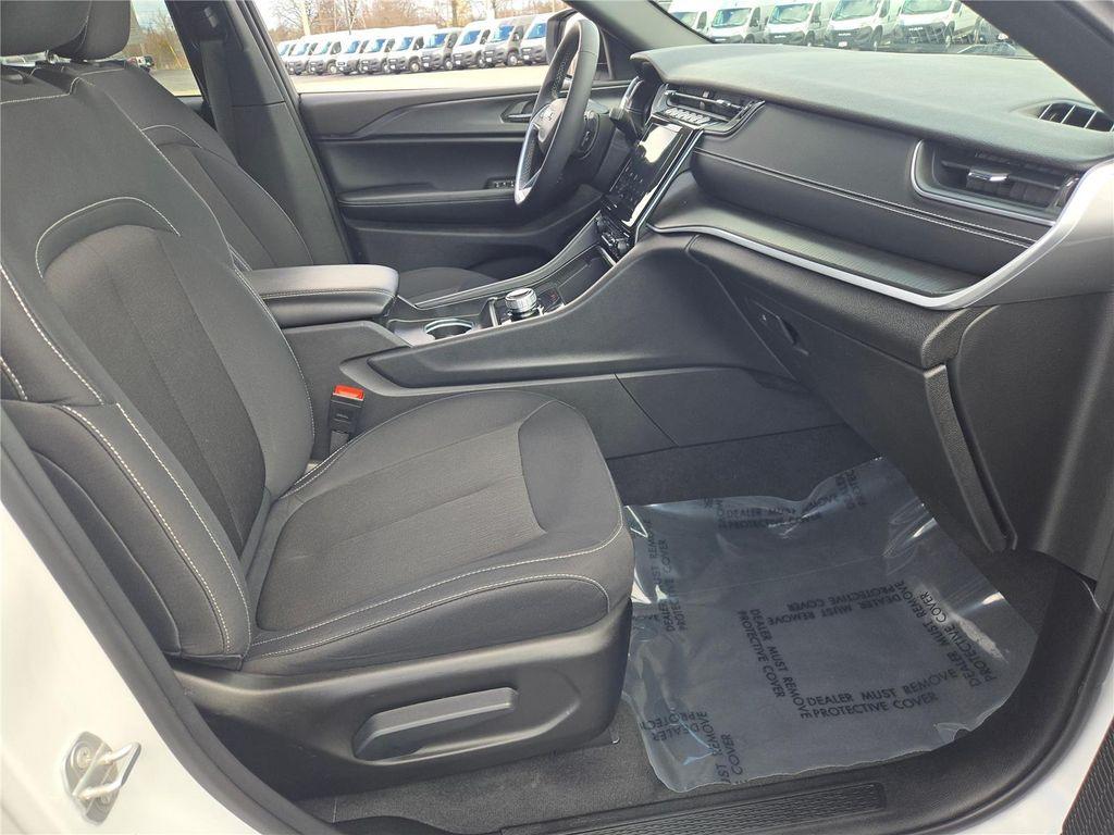 used 2024 Jeep Grand Cherokee car, priced at $37,390