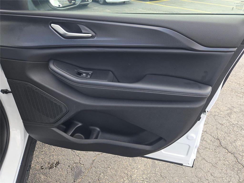 used 2024 Jeep Grand Cherokee car, priced at $37,390