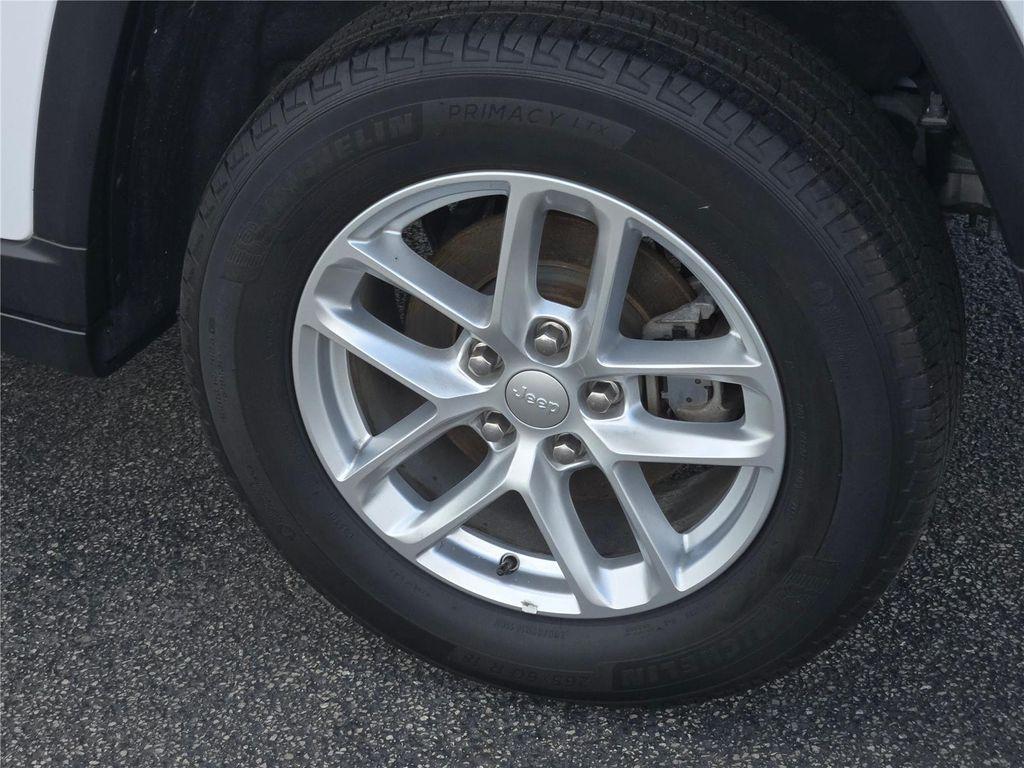 used 2024 Jeep Grand Cherokee car, priced at $37,390