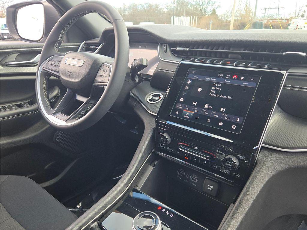 used 2024 Jeep Grand Cherokee car, priced at $37,390