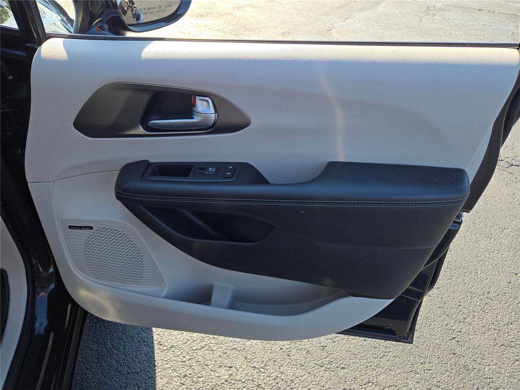 used 2018 Chrysler Pacifica car, priced at $23,780