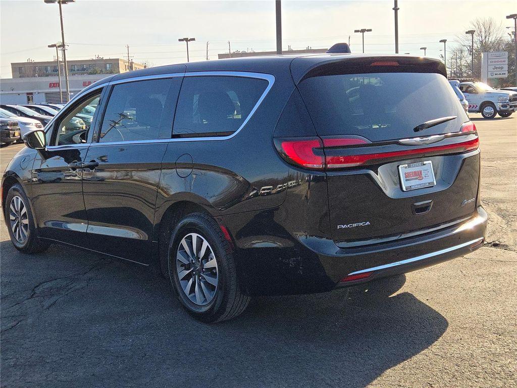 used 2023 Chrysler Pacifica Hybrid car, priced at $25,759