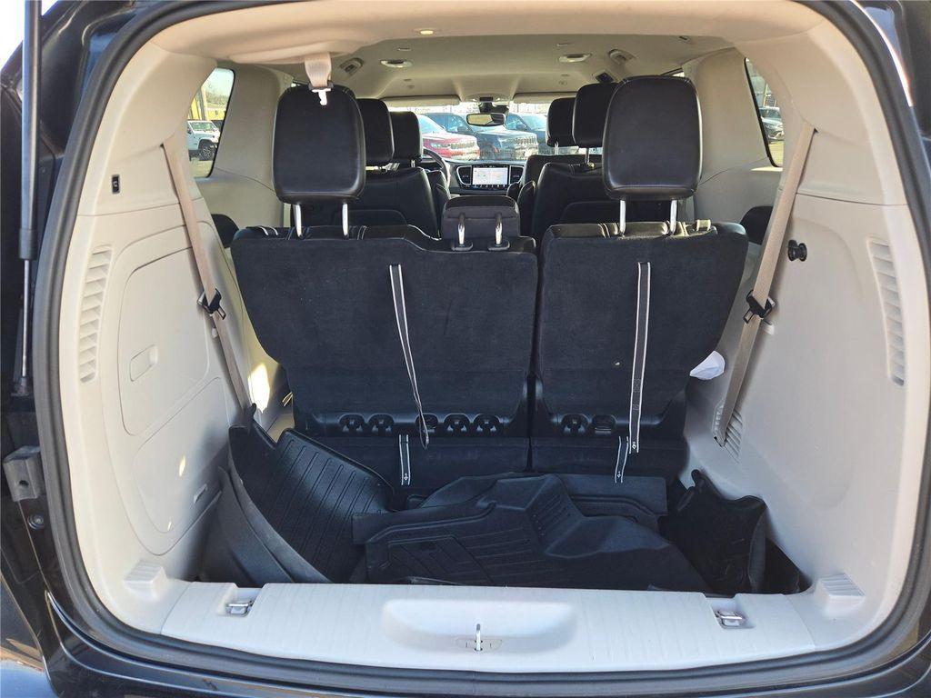 used 2023 Chrysler Pacifica Hybrid car, priced at $25,759