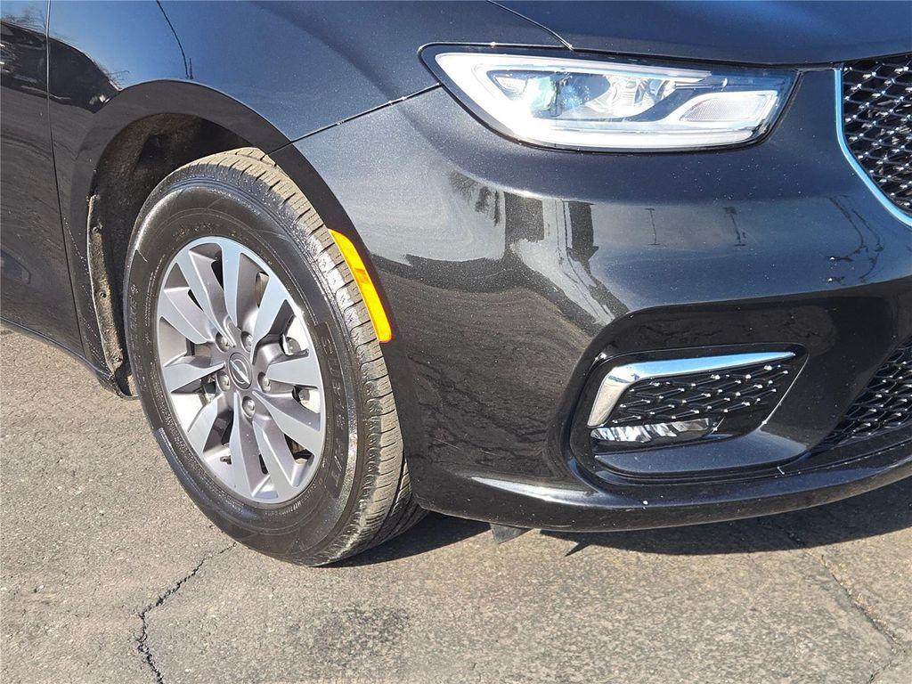 used 2023 Chrysler Pacifica Hybrid car, priced at $25,759