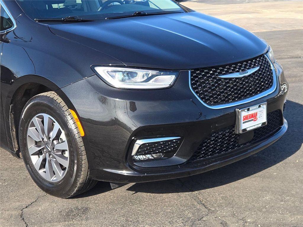 used 2023 Chrysler Pacifica Hybrid car, priced at $25,759