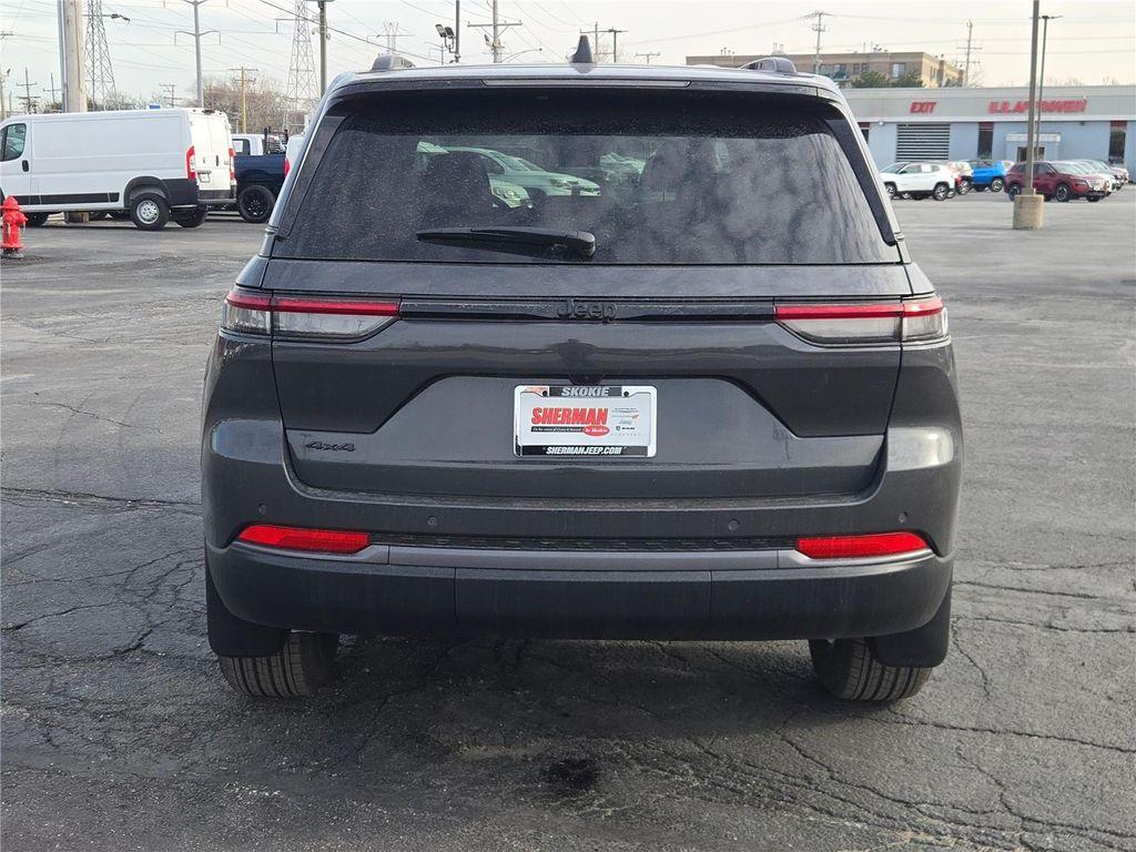 new 2026 Jeep Grand Cherokee car, priced at $44,273