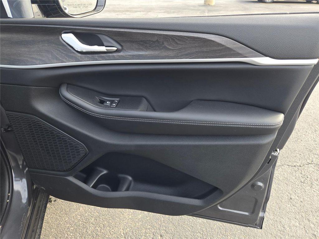 new 2026 Jeep Grand Cherokee car, priced at $44,273