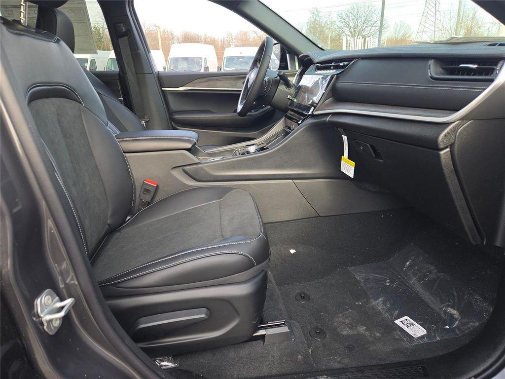 new 2026 Jeep Grand Cherokee car, priced at $44,273