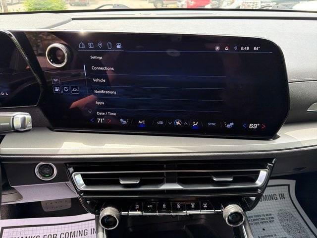 used 2025 Chevrolet Traverse car, priced at $38,310