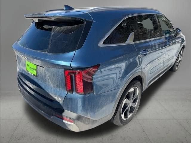 used 2025 Kia Sorento Hybrid car, priced at $33,910