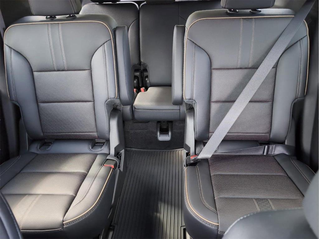 new 2026 Chevrolet Traverse car, priced at $56,095