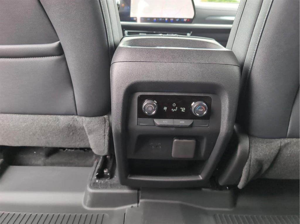 new 2026 Chevrolet Traverse car, priced at $45,801