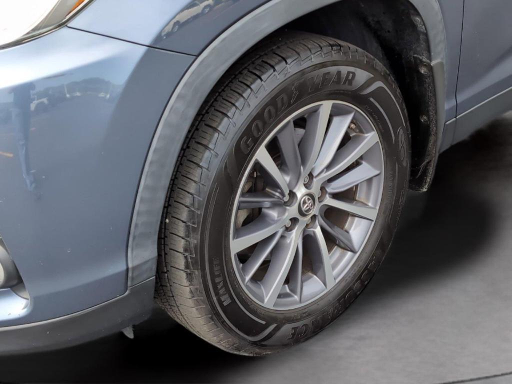 used 2019 Toyota Highlander car, priced at $22,699
