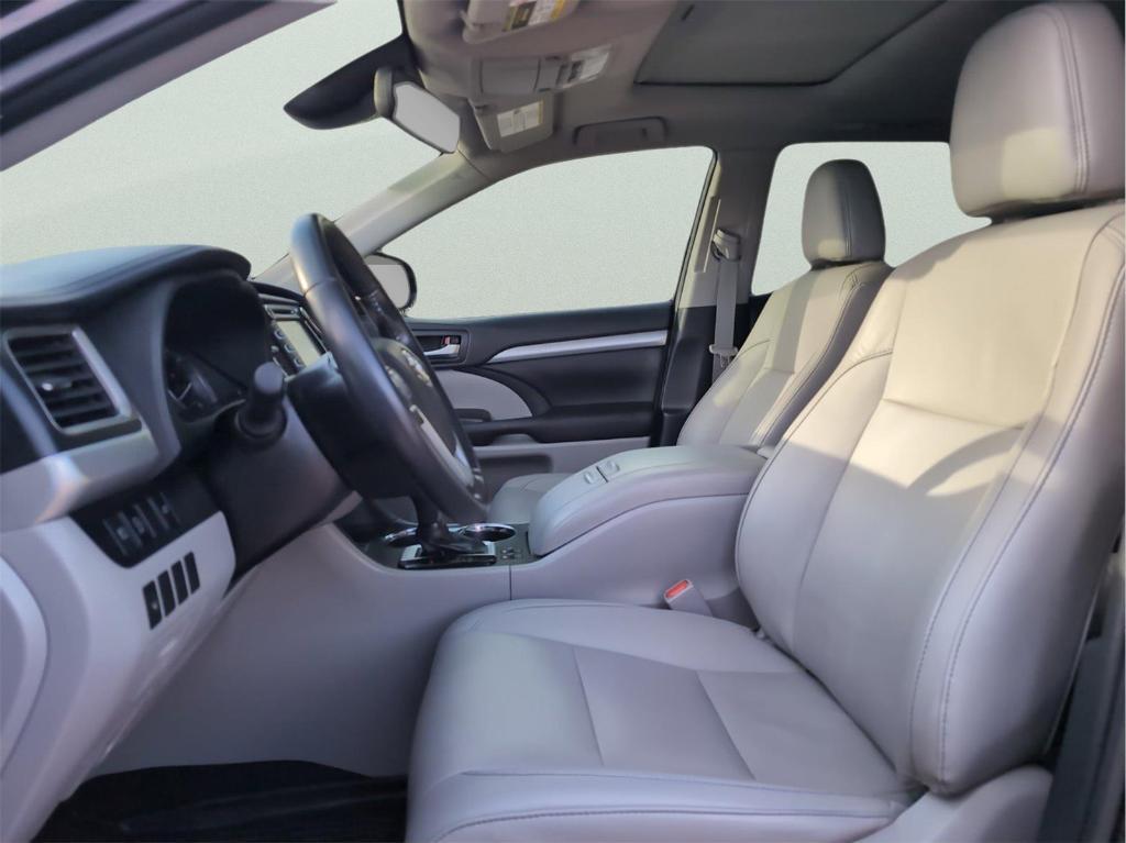 used 2019 Toyota Highlander car, priced at $25,899