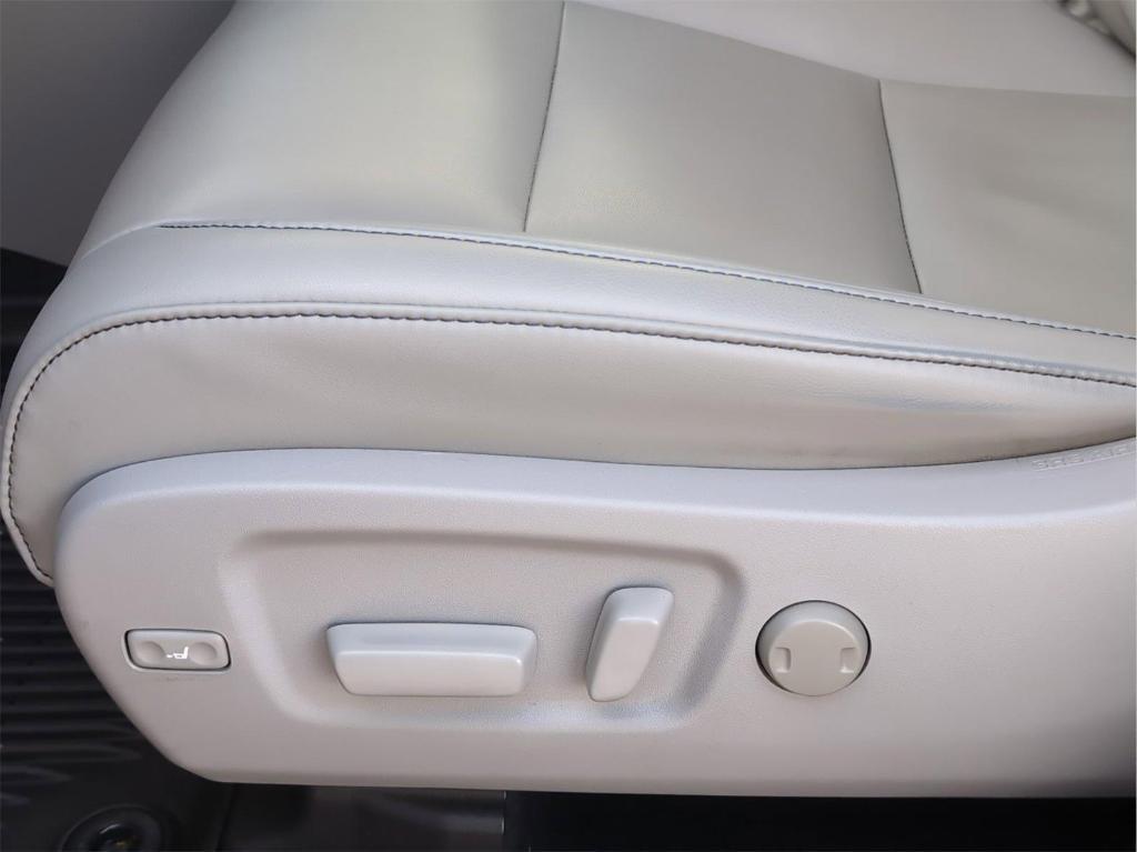 used 2019 Toyota Highlander car, priced at $25,899