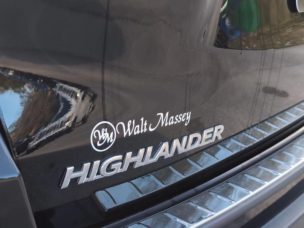 used 2019 Toyota Highlander car, priced at $25,899