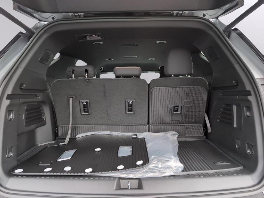 new 2026 Chevrolet Traverse car, priced at $42,975